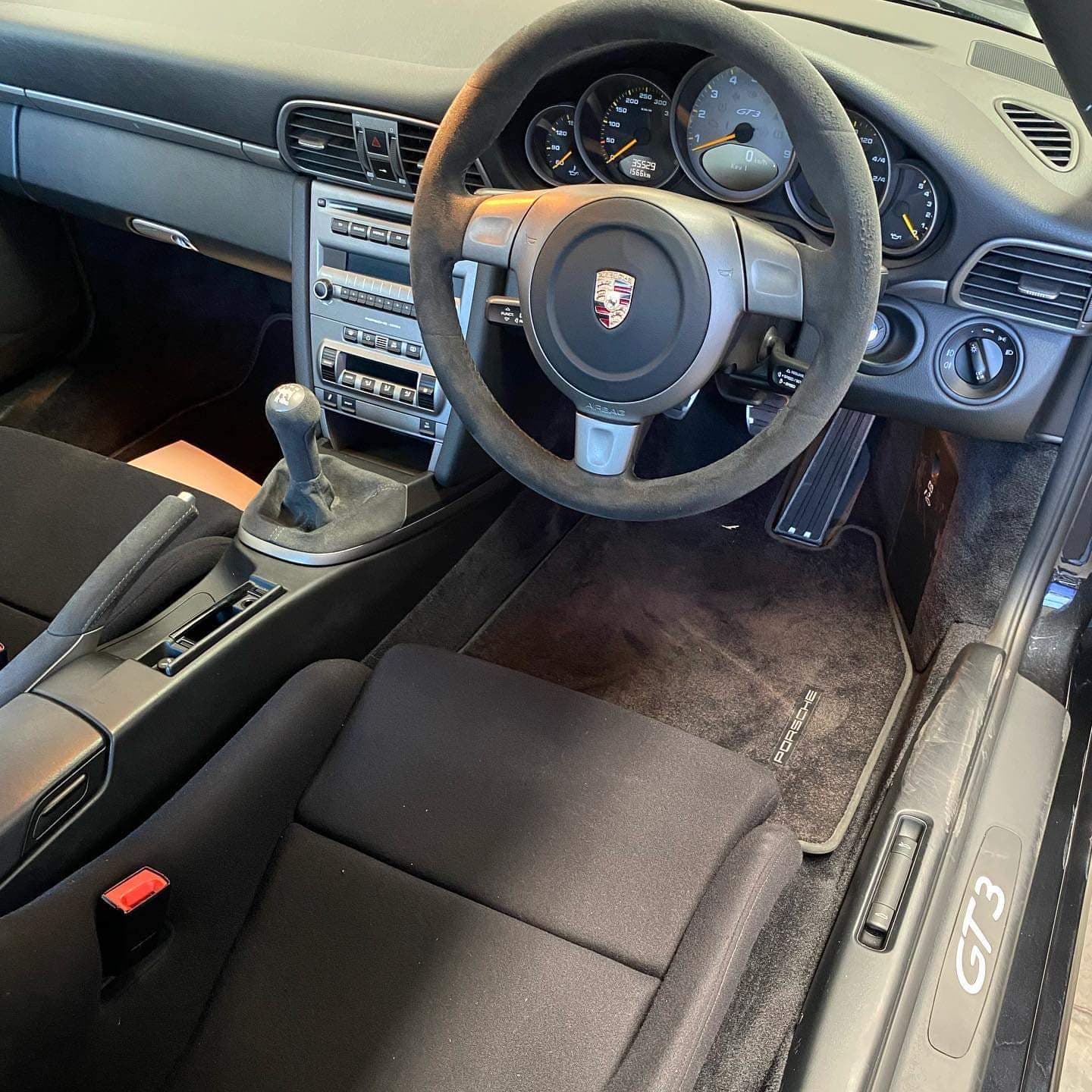 Porsche 911 interior after an interior detail